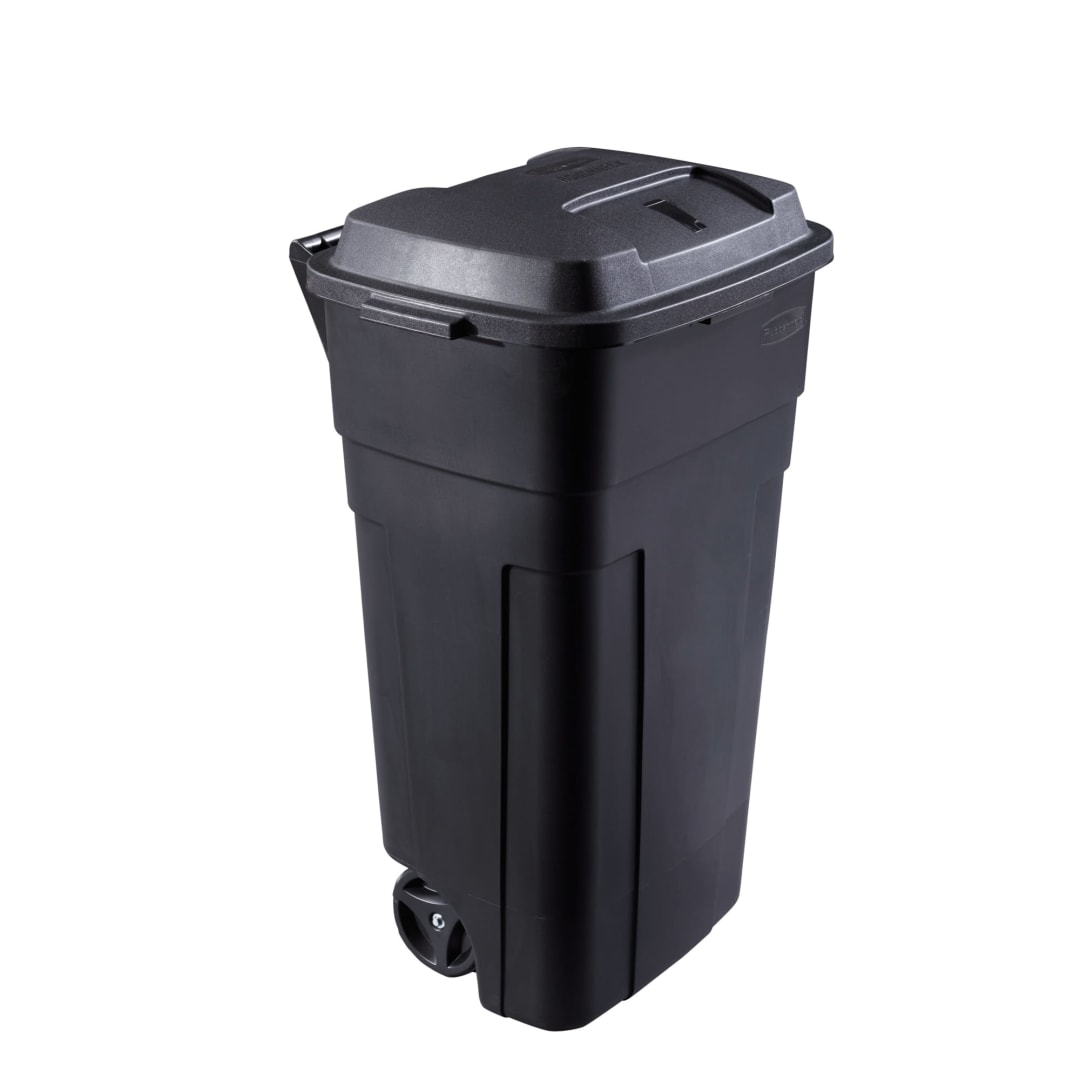 Rubbermaid Roughneck 34G Wheeled Trash Can