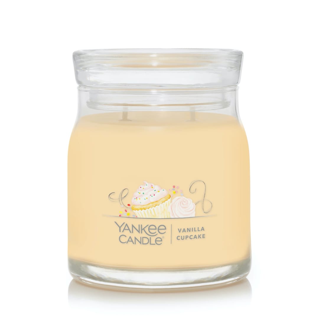 Yankee Candle® Vanilla Cupcake Signature Medium Jar Candle
