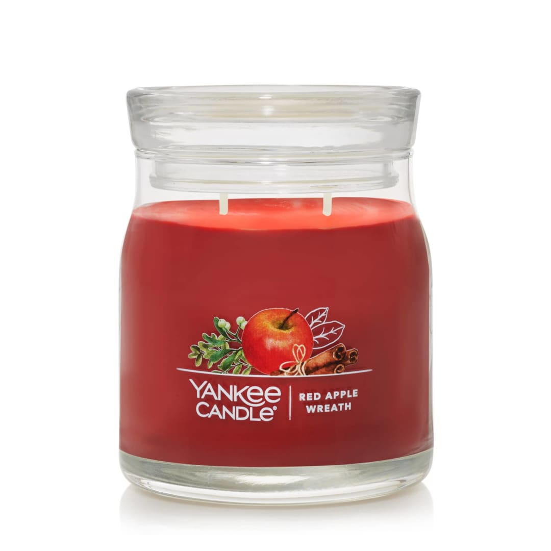 Yankee Candle® Red Apple Wreath Signature Medium Jar Candle