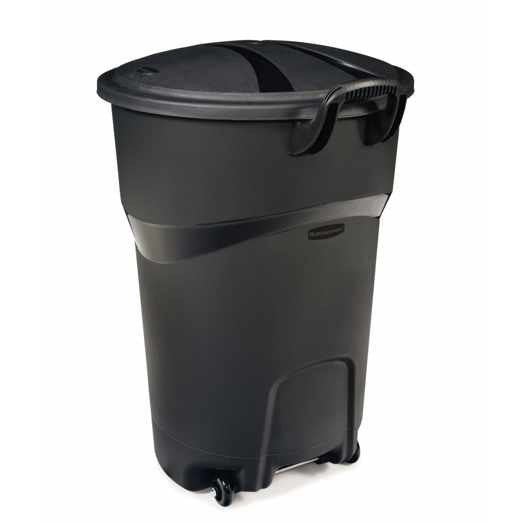 Rubbermaid Roughneck 32G Wheeled Trash Can