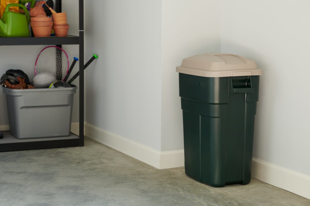 30G/113.5L RGHNCK REFUSE CNTNR -EGRN