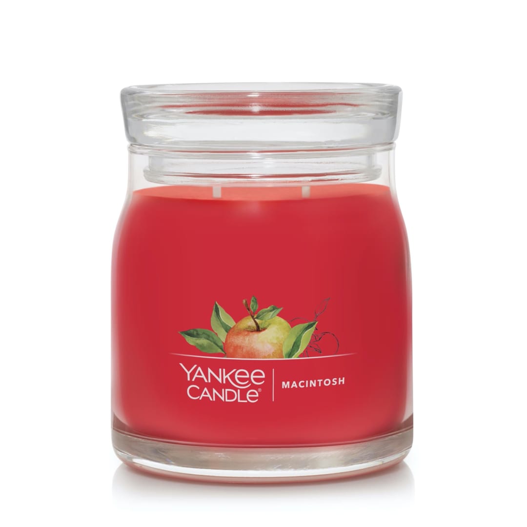 Yankee Candle® Macintosh Signature Medium Jar Candle