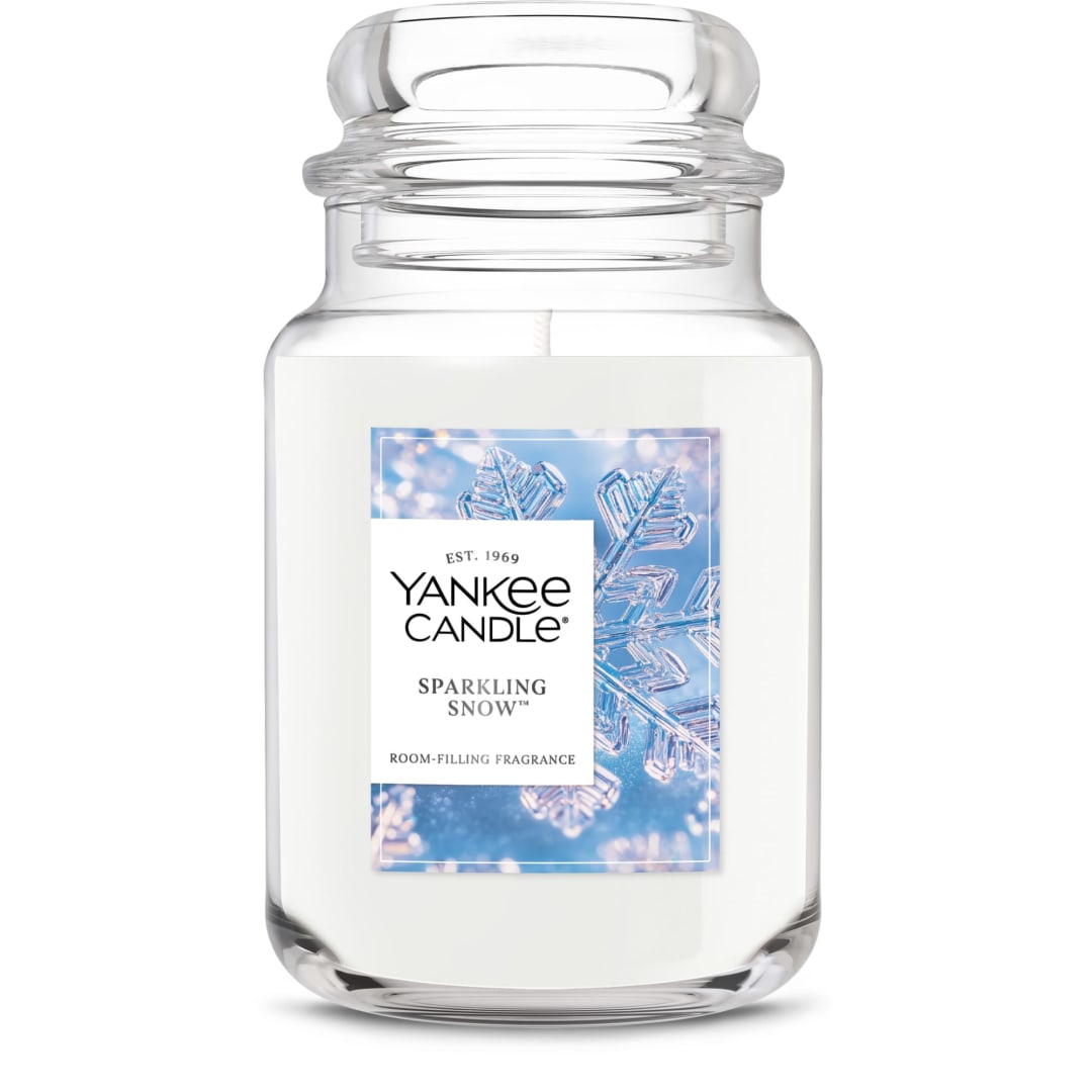 Yankee Candle Large Jar Scented Candle with up to 150 Hour Burn Time, Premium Plant Wax Blend for Consistent Burn, 22 oz Jar Candle with Room Filling Fragrance, Sparkling Snow
