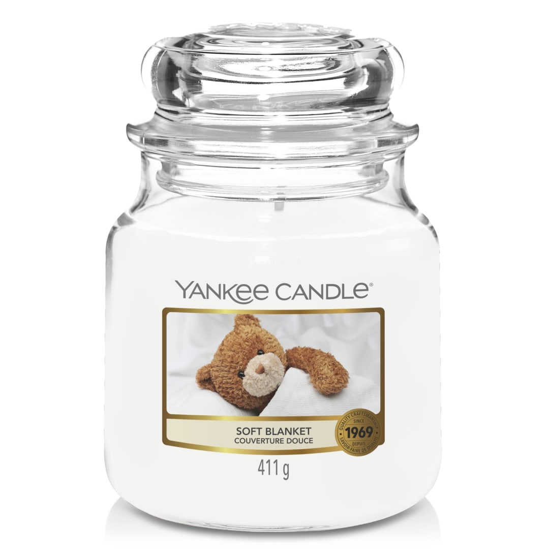 Yankee Candle® Scented Candle | Soft Blanket Medium Jar Candle| Long Burning Candles: up to 75 Hours | Gifts for Women