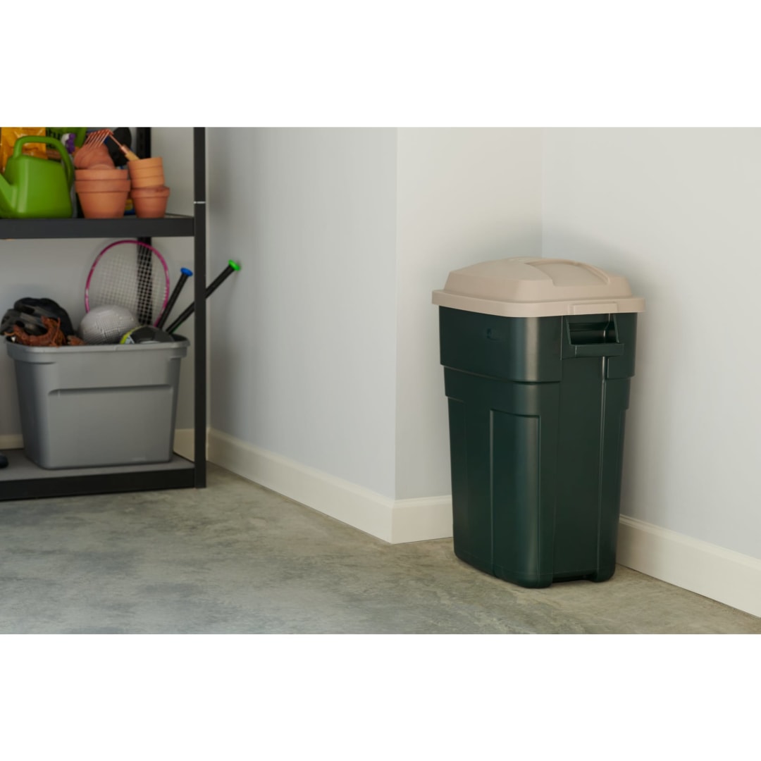 Rubbermaid Roughneck 30G Non-Wheeled Trash Can