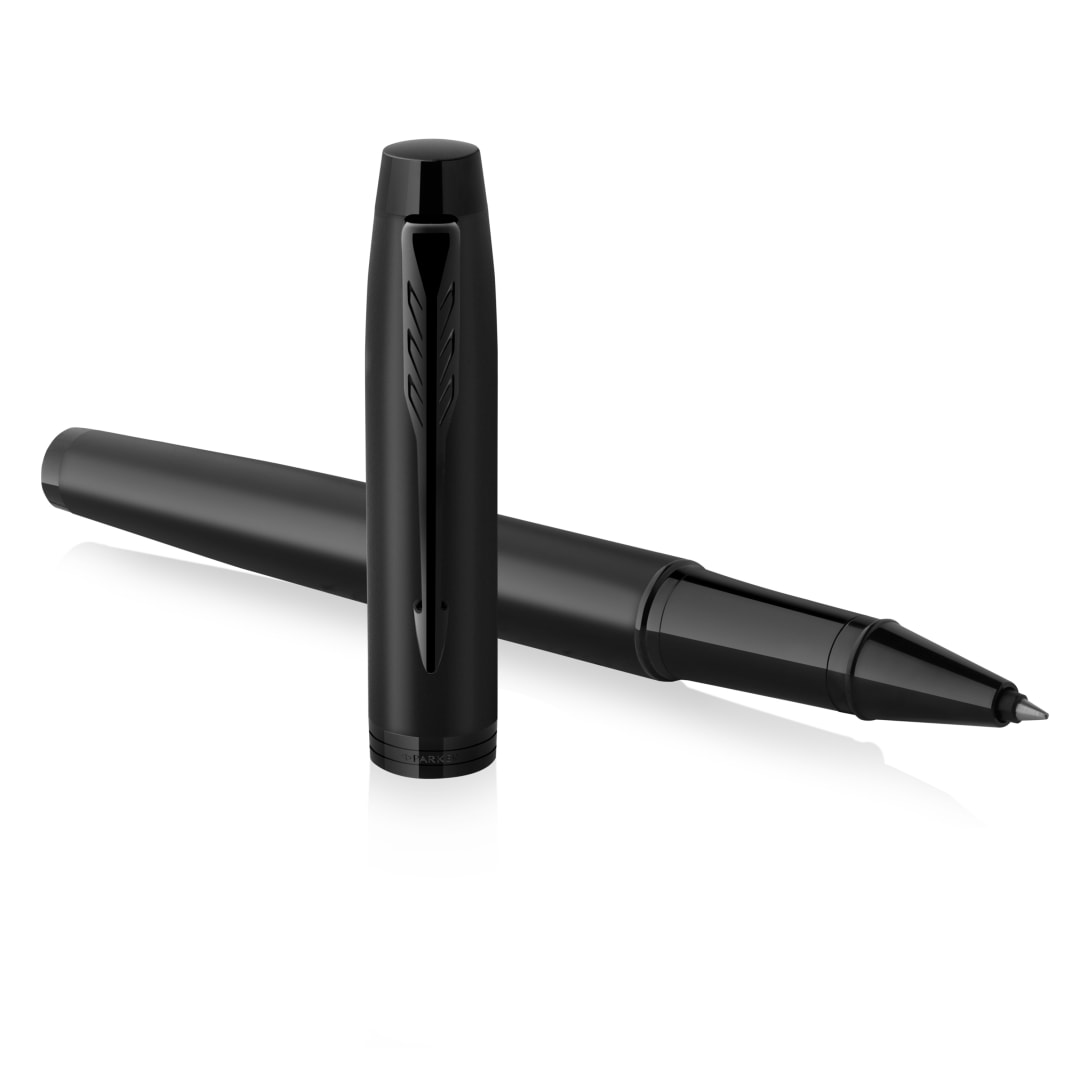 Parker IM bolígrafo roller | Negro mate con adornos negros | Punta fina con recambio de tinta negra | Estuche de regalo