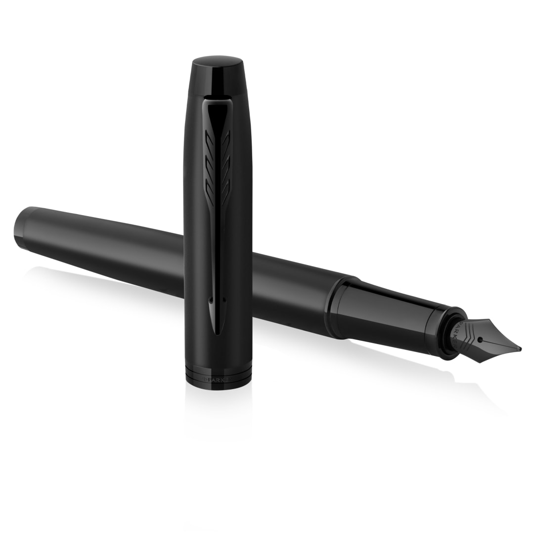 Parker IM pluma estilográfica | Negro mate con adornos negros | Punta fina con recambio de tinta azul | Estuche de regalo