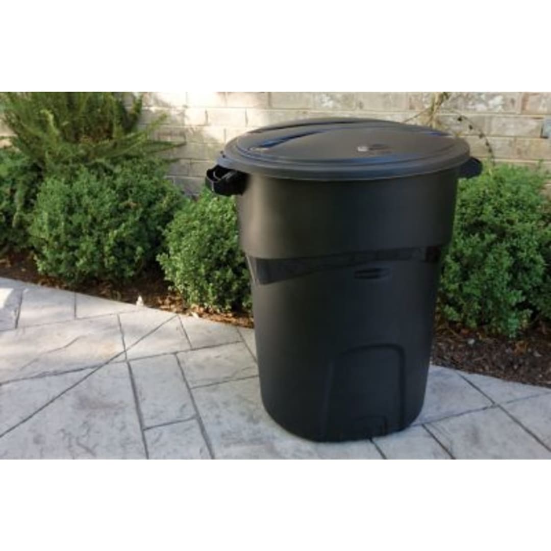 Rubbermaid Roughneck 32G Non-Wheeled Trash Can