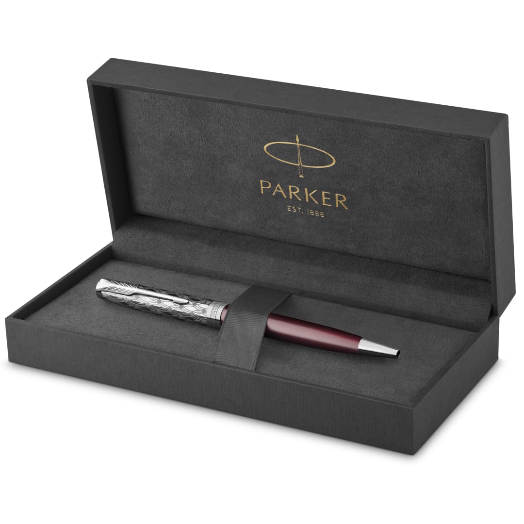 Parker Sonnet Bolígrafo | Premium metal y lacado rojo con acabado cromado | Punta mediana con recarga de tinta negra | Caja de regalo