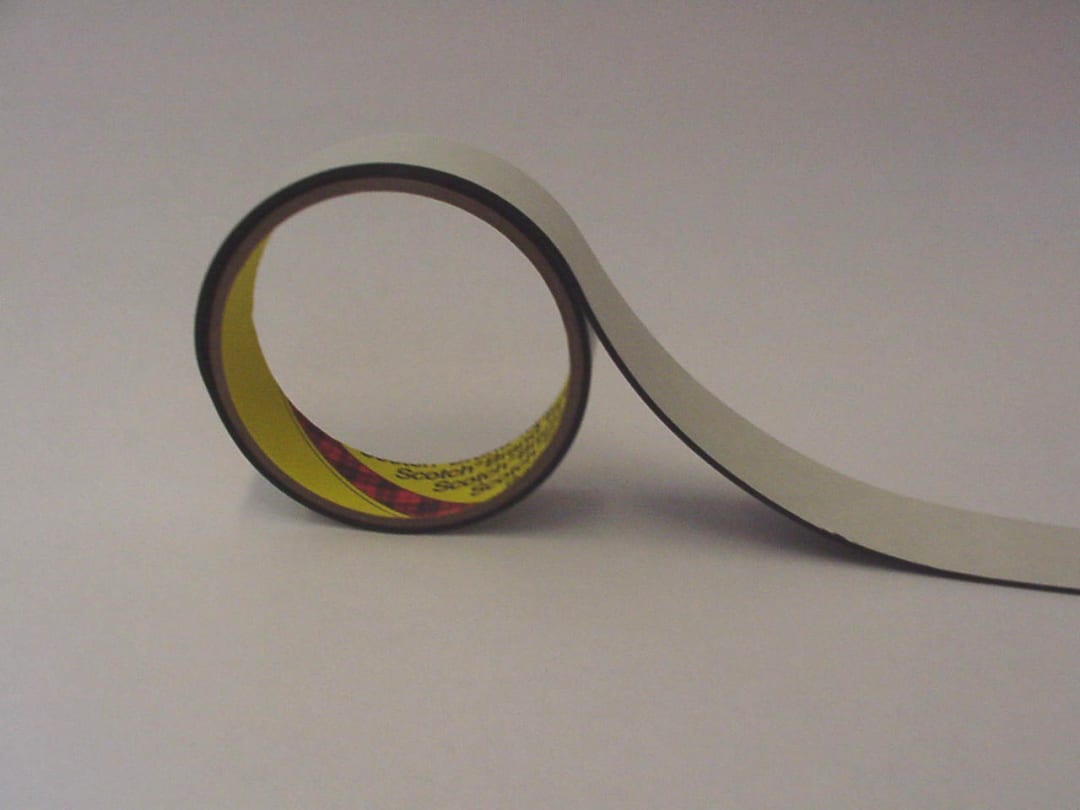 3M™ Vinil Köpük Bant 4516 Siyah, 1/2 in x 36 yd, kutu başına 18 adet Toptan