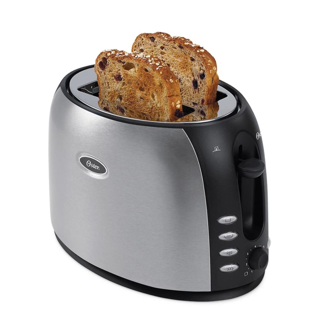 Tostador Oster® cromado y negro, para 2 rebanadas con ranuras extra grandes