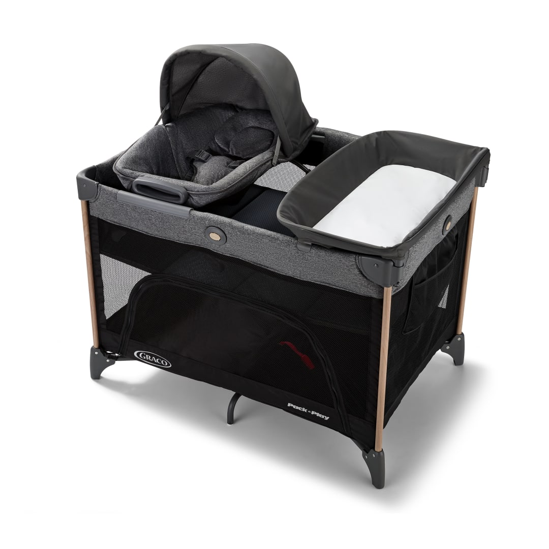 Graco® Pack n' Play® Close2Baby Seat Lux Playard