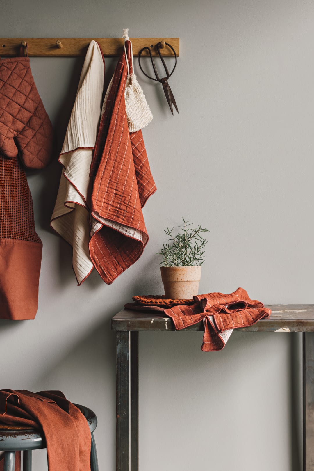 Cinnamon Stick Stonewash Apron