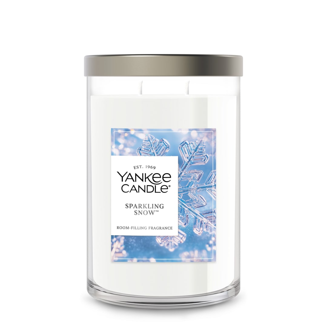 Yankee Candle Large Tumbler Scented Candle with up to 80 Hour Burn Time, Premium Plant Wax Blend for Consistent Burn, 20 oz Tumbler Candle with Room Filling Fragrance, Sparkling Snow
