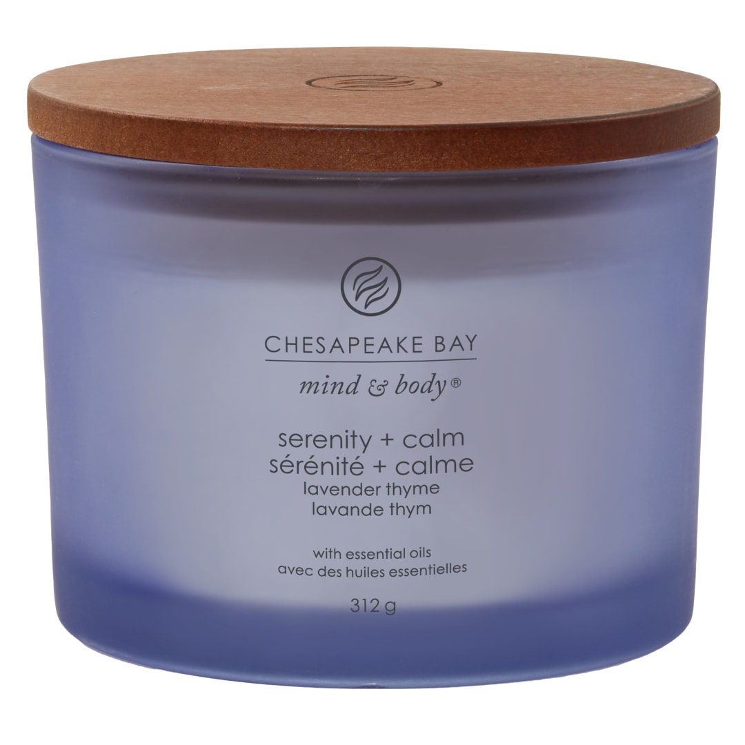 Chesapeake Bay Vela perfumada | Serenidad + Calma (lavanda y tomillo) Vela de aromaterapia con 3 mechas | Tiempo de combustión: hasta 24 horas | Colección Mind & Body