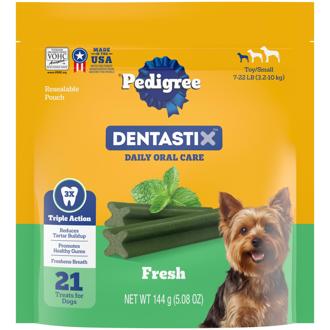 PEDIGREE DENTASTIX Dental Dog Treats for Toy/Small Dogs Fresh Flavor Dental Bones, 5.08 oz. Pack (21 Treats)