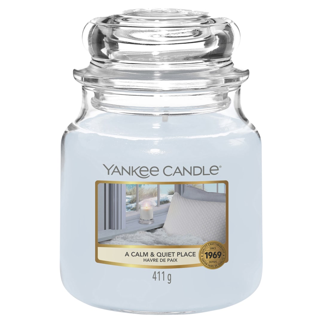 Yankee Candle Vela aromática en tarro mediano de A Calm & Quiet Place | Velas de larga duración: hasta 75 h | Regalos para mujeres