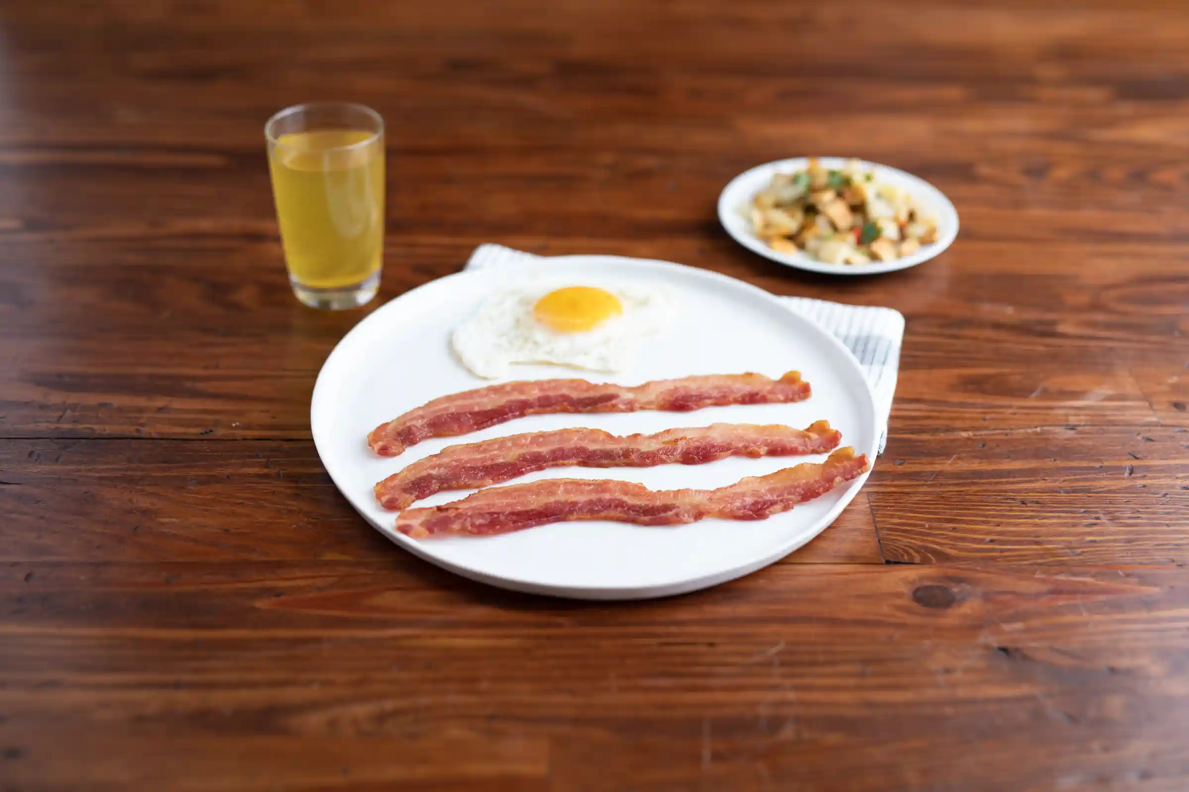 Wright® Brand Naturally Hickory Smoked Thin Sliced Bacon, 18-22, Frozen_image_1