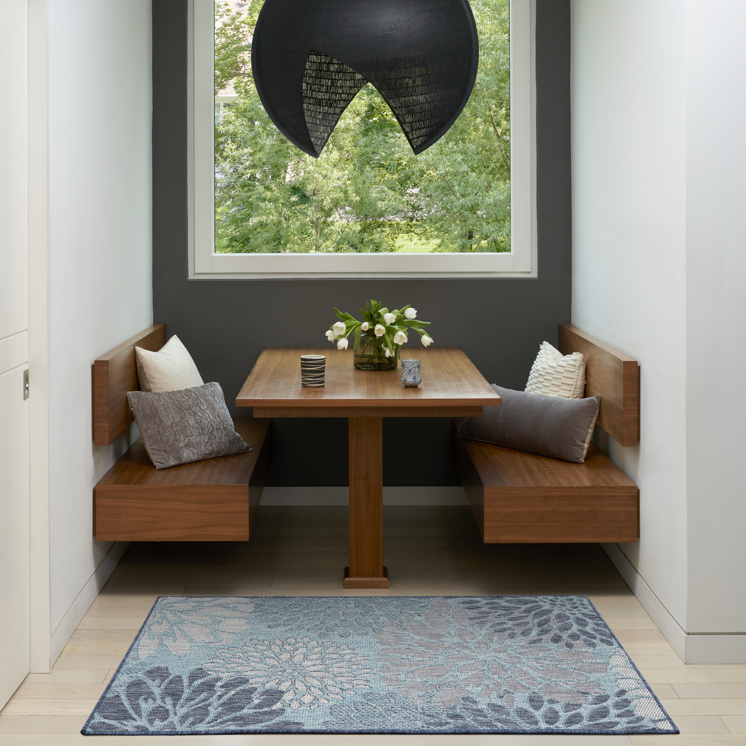Nourison Garden Oasis 2' x 4' Navy Tropical Rug