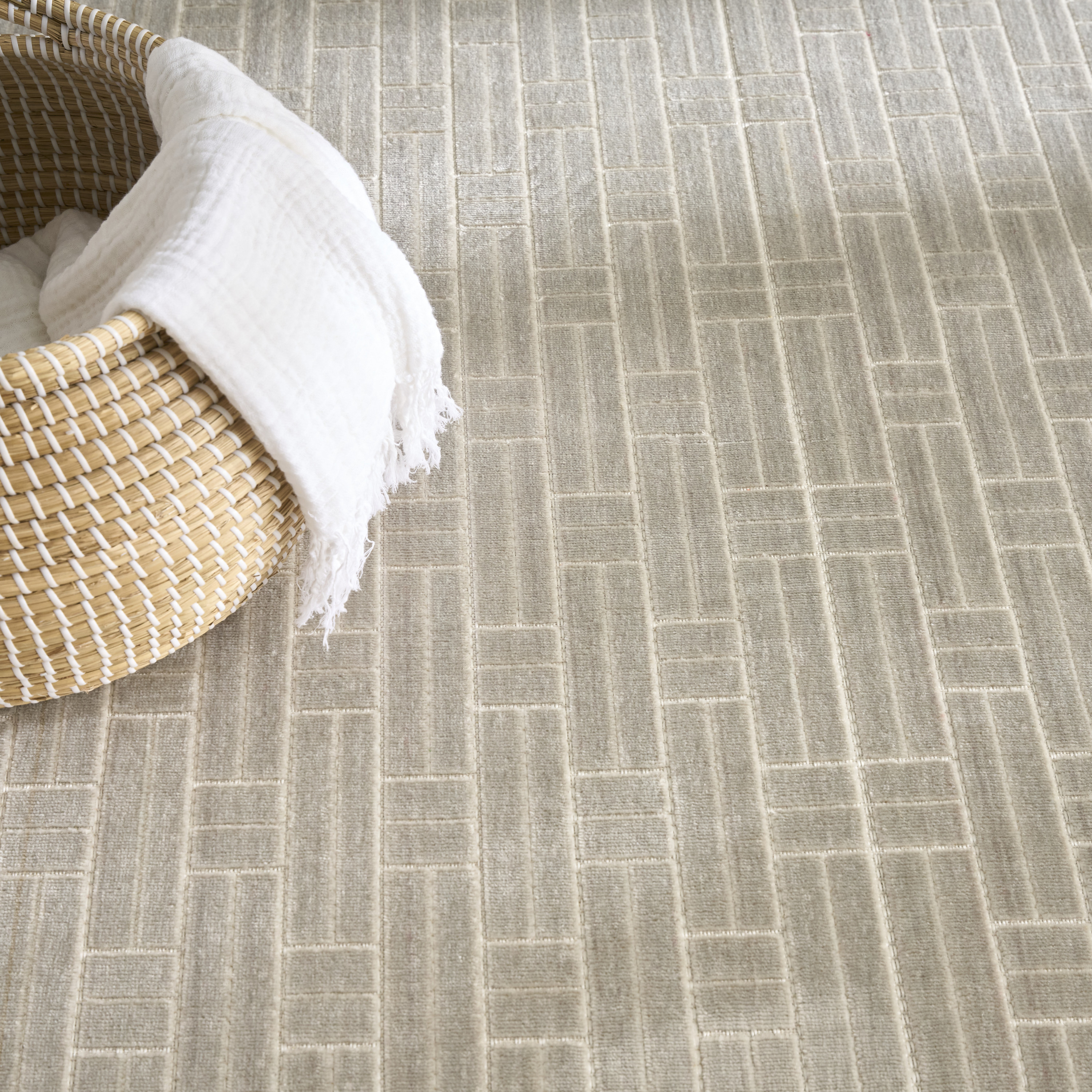 Nourison Washable Charm 5' x 7' Silver Ivory Modern Indoor Rug