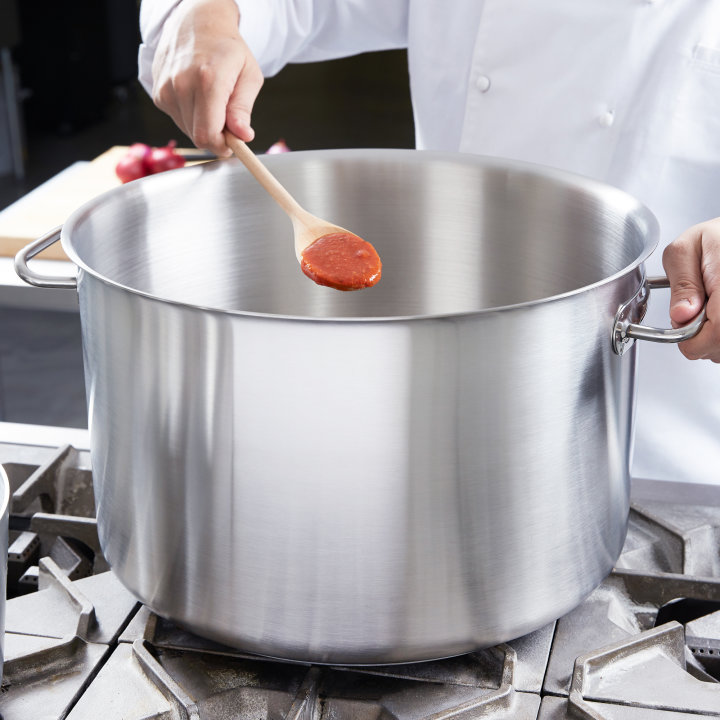 33-quart Intrigue® stainless steel sauce pot in mirror finish