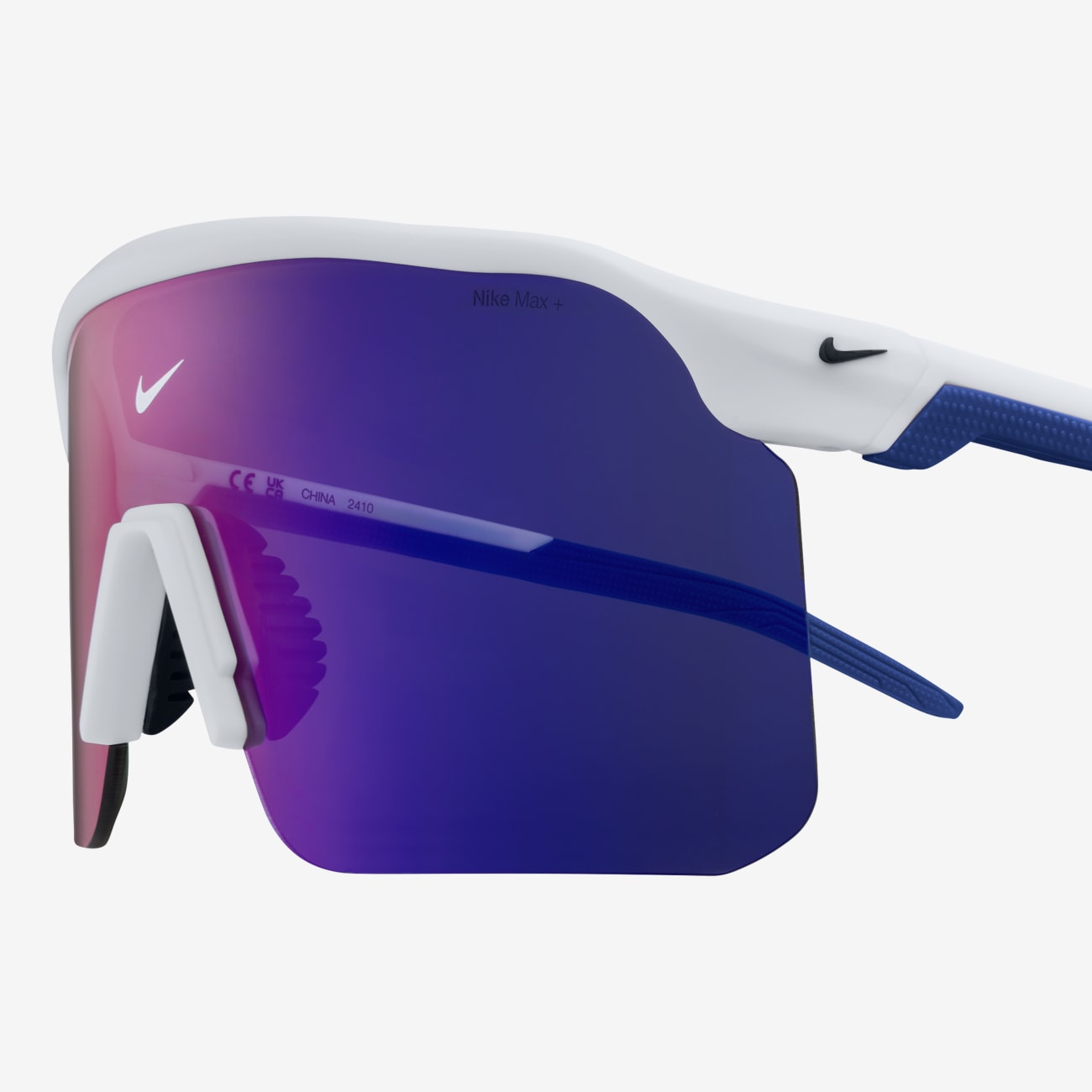 Nike Expedition Shield Team Style Image