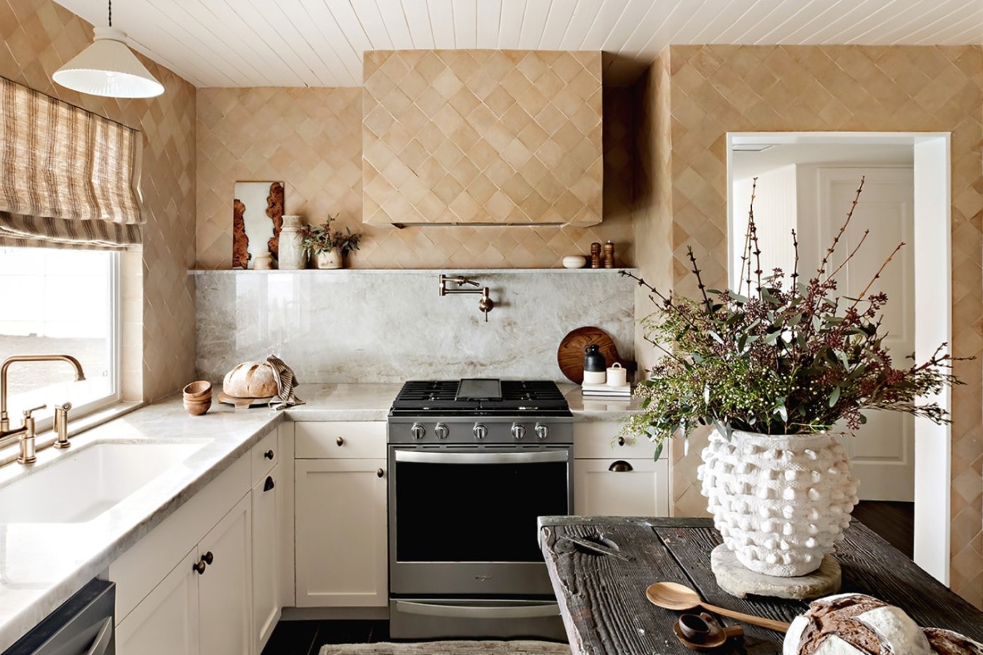 a kitchen with a white tile backsplash.