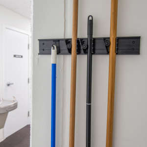 Carlisle, Flo-Pac, Roll 'N Grip™ Holder System 18", Black