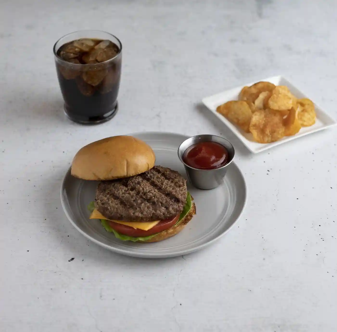 AdvancePierre™ Fully Cooked Flame Grilled Beef Burger, 3oz https://images.salsify.com/image/upload/s--bMcBIW3x--/q_25/hxdrydmzvynpefdxi0nk.webp