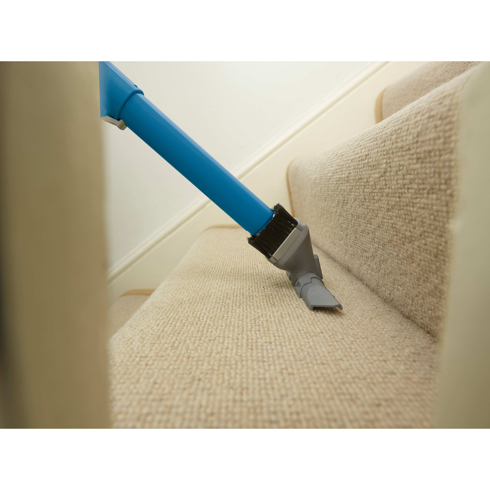 Powerseries pro cordless 2 in 1 vacuum cleaning stairs.