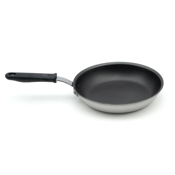 10-inch Wear-Ever® rivetless fry pan with CeramiGuard® II nonstick coating and silicone handle