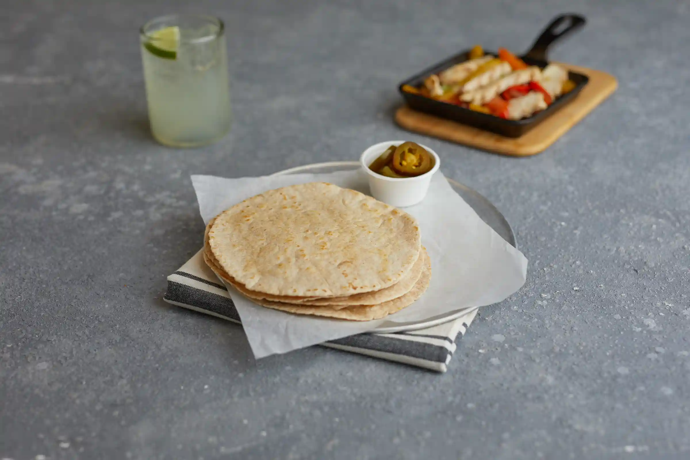 Receta De Oro® 6.25" Shelf Stable Whole Grain Reduced Sodium Flour Tortillas, 288/1.02 oz. https://images.salsify.com/image/upload/s--GgyNsgaL--/q_25/gjbldpcmdy3mqqbb2fxi.webp