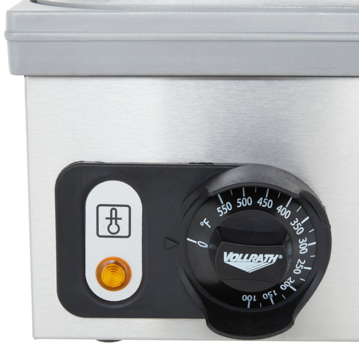 120-volt Cayenne® sandwich press with smooth, natural-finish plates
