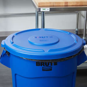 Rubbermaid Commercial, BRUTE, Self-Draining, Round, Resin, 55 gal, Blue, Receptacle Lid