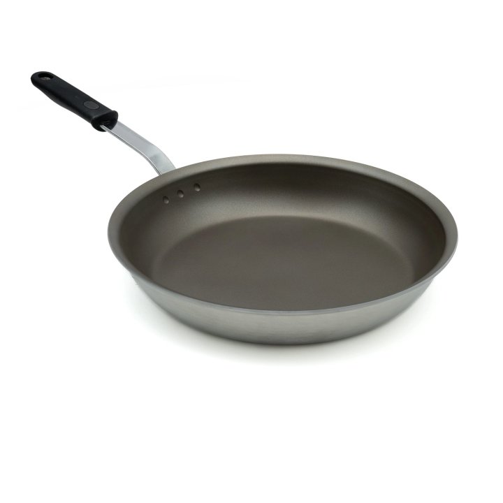 14-inch Wear-Ever® rivetless fry pan with PowerCoat2™ nonstick coating and silicone handle