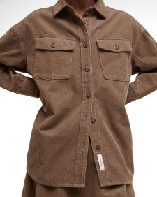 Camicia Yasmin a coste sottili con vestibilità comoda 