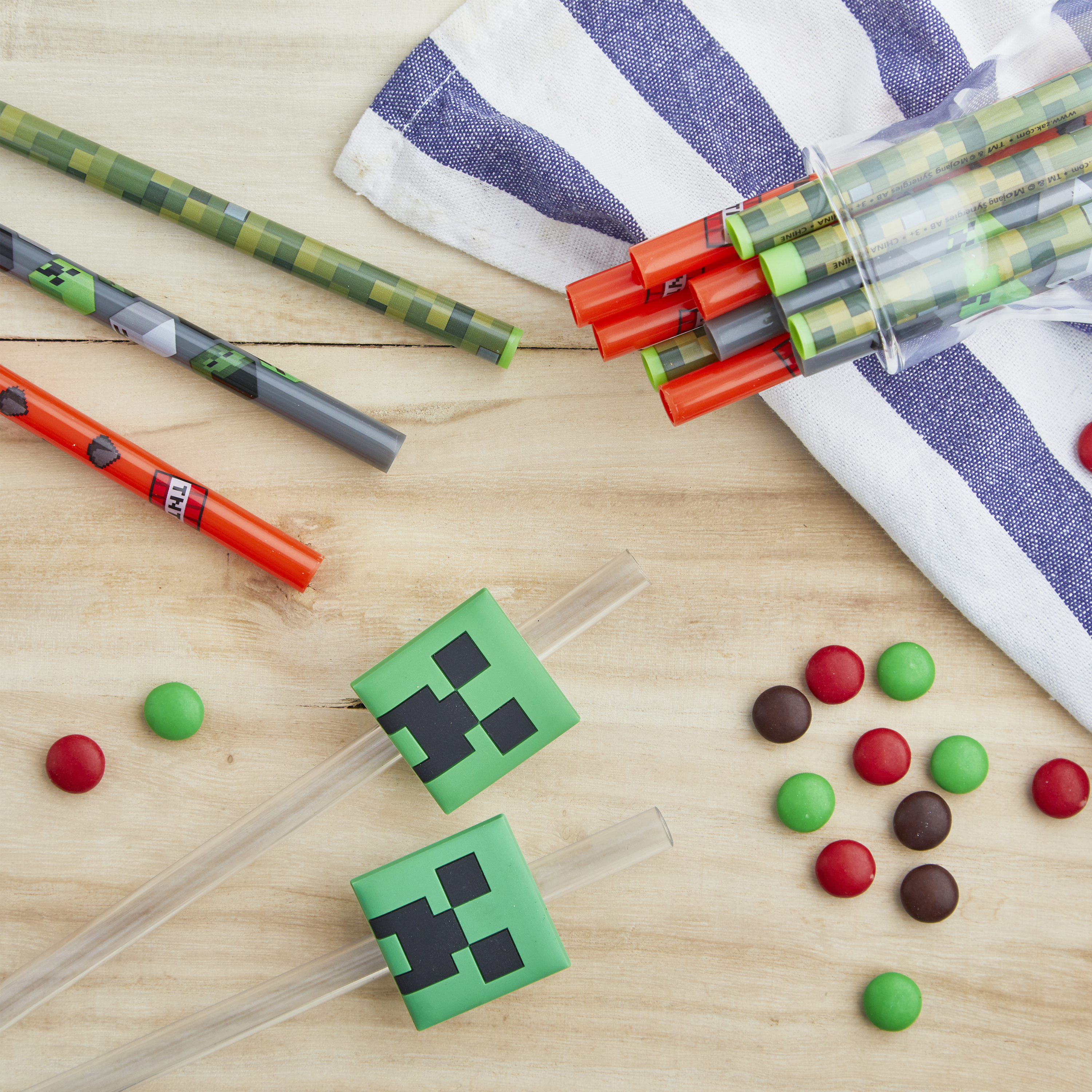 Minecraft Reusable Straws and Medallions, Creepers, 40-piece set slideshow image 3