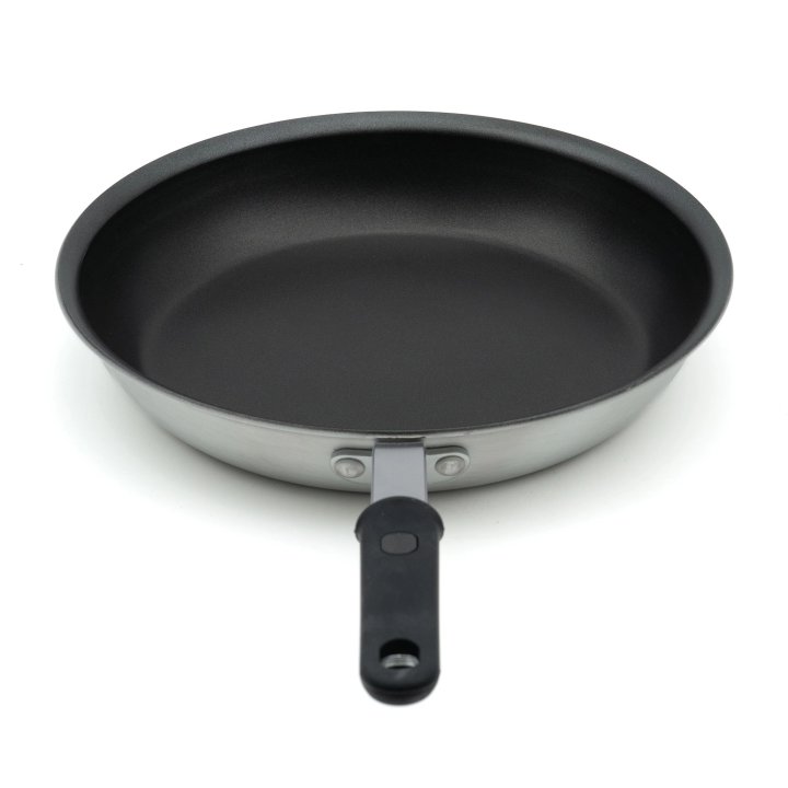 14-inch Wear-Ever® rivetless fry pan with CeramiGuard® II nonstick coating and silicone handle