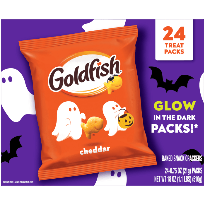 Goldfish® Halloween Cheddar Cheese Crackers Multipack, 24 Pack, 0.75 oz, bag - Back Image