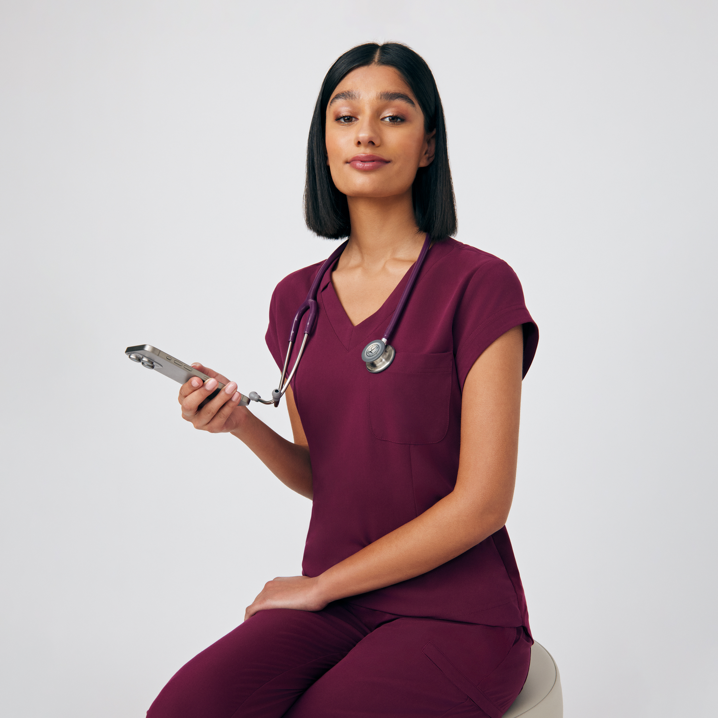 White Cross CRFT WT128 Women&#8216;s Fluid Resistant 1-Chest Pocket Shirttail Hemline Eco Friendly V-Neck Scrub Top-White Cross