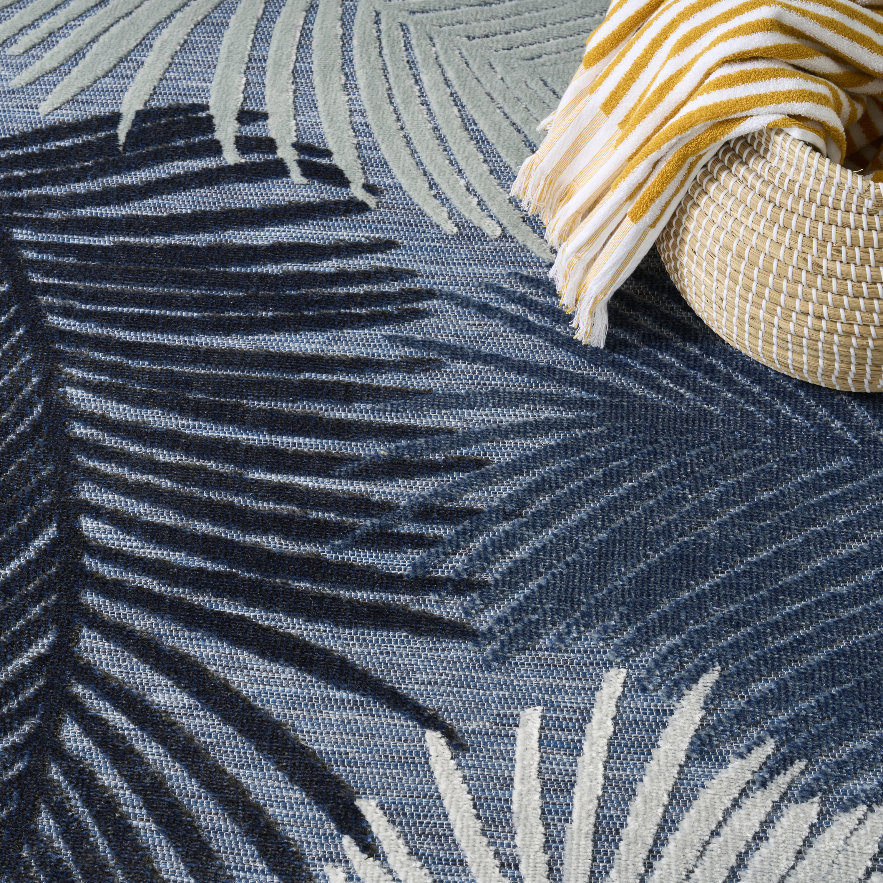 Nourison Suncoast 5'3" x 7'3" Denim Tropical Rug