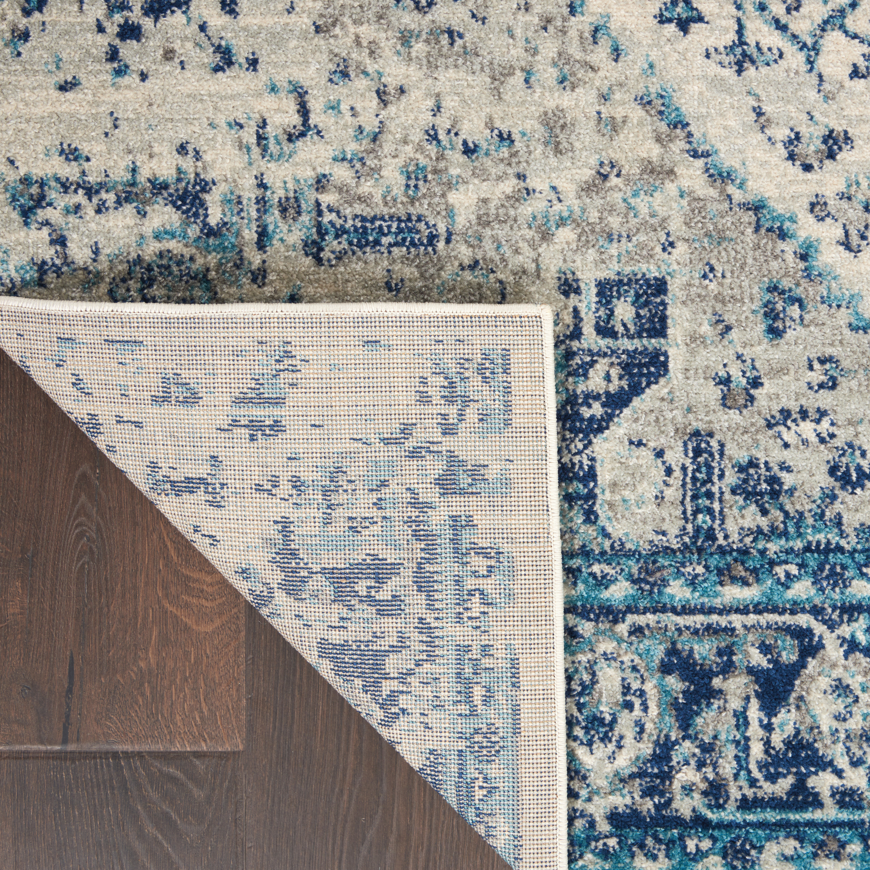 Nourison Tranquil 5'3" x 7'3" Ivory Light Blue Vintage Indoor Rug