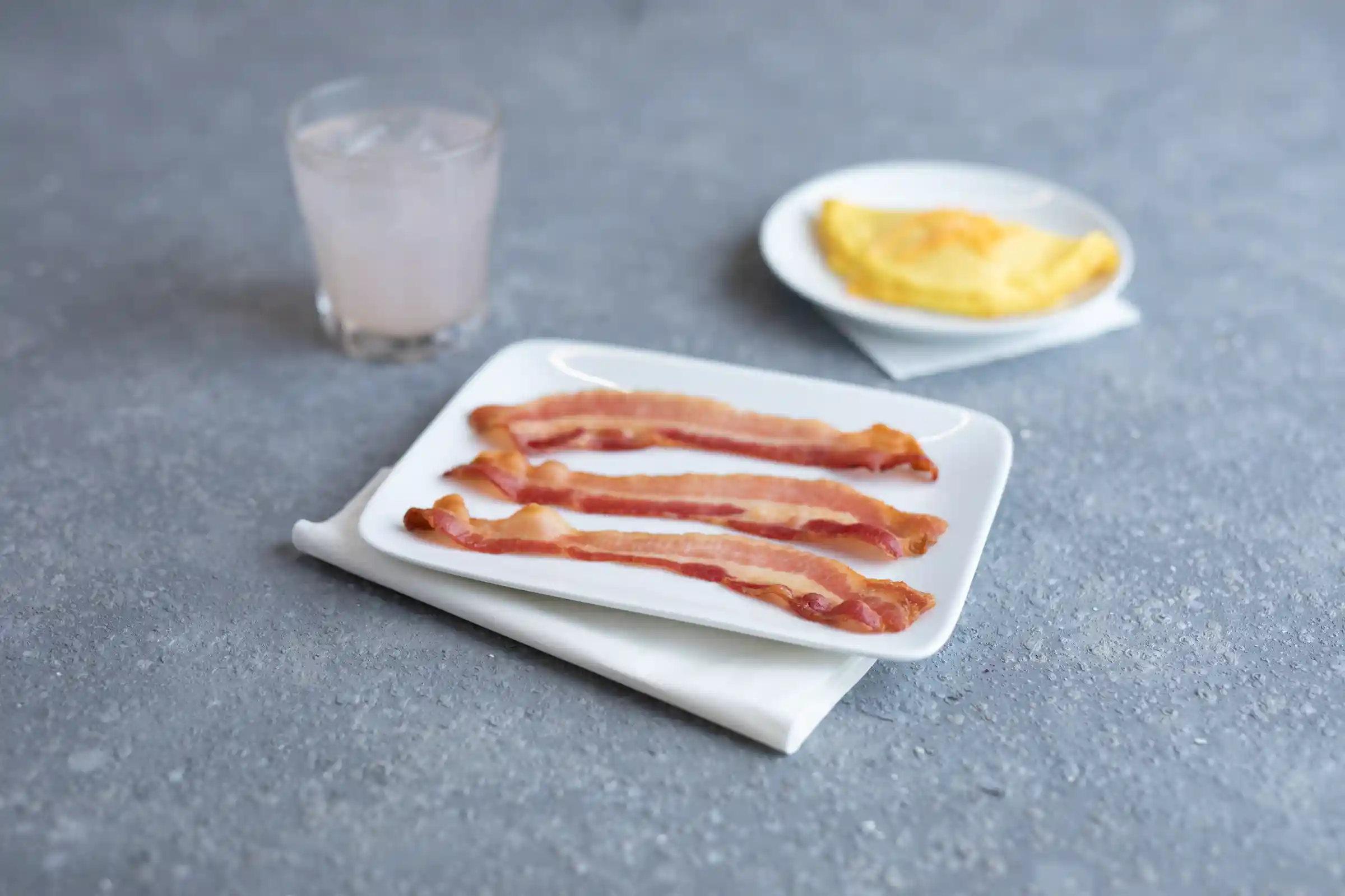 Wright® Brand Naturally Applewood Smoked Thin Sliced Bacon, Flat-Pack® 18-22  https://images.salsify.com/image/upload/s--H_gK4xd7--/q_25/ib9u58lrefl4idpha47n.webp
