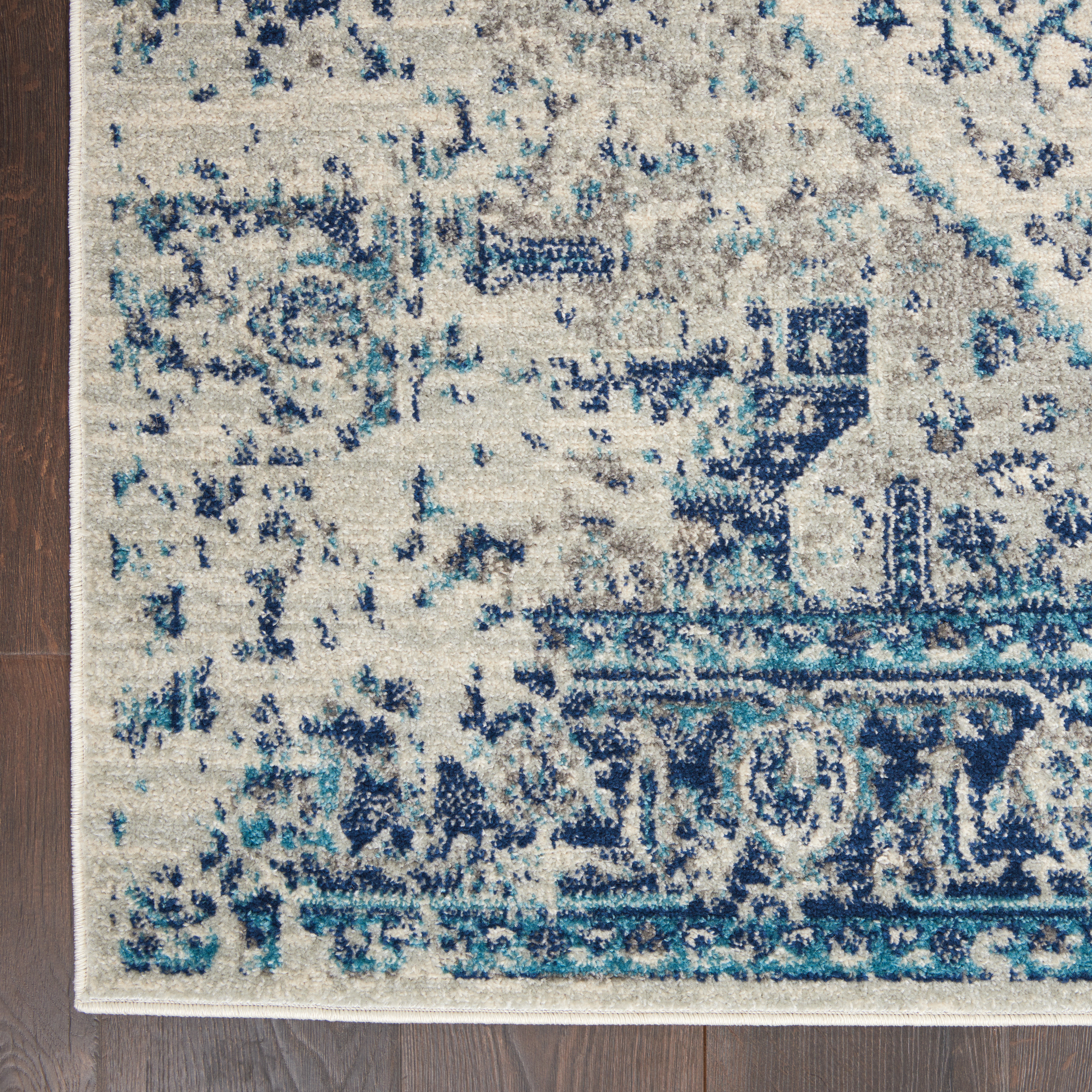 Nourison Tranquil 6' x 9' Ivory Light Blue Vintage Indoor Rug