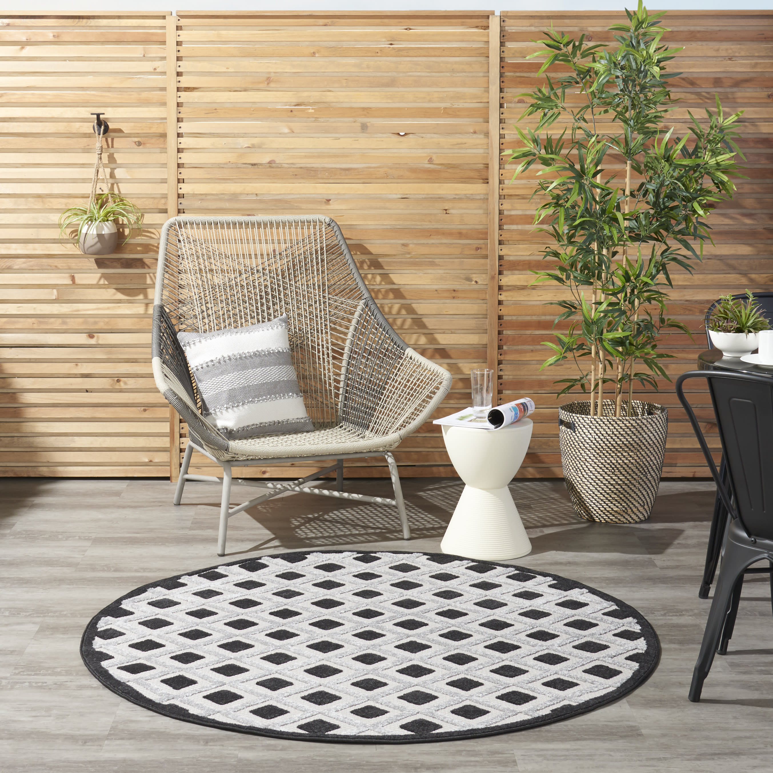 Nourison Aloha 5'3" x Round Black White Modern Rug