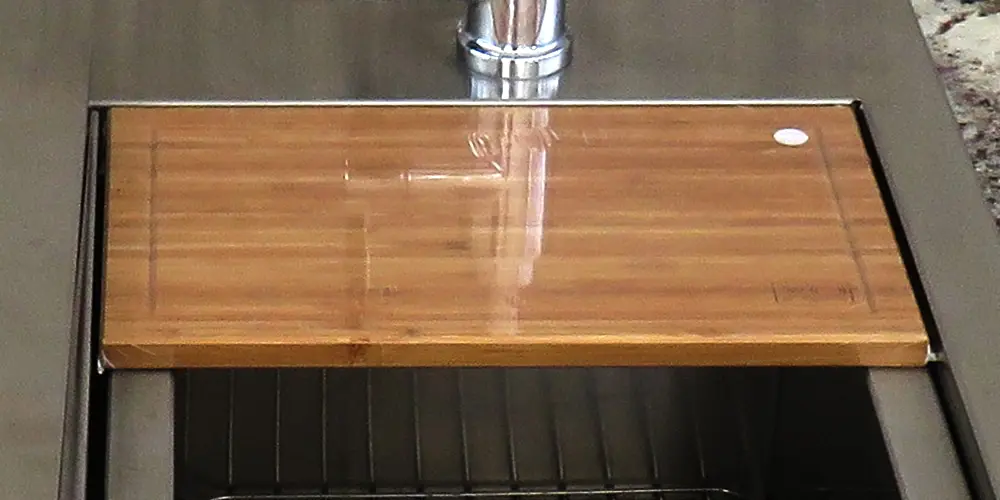BAMBOO CUTTING BOARD