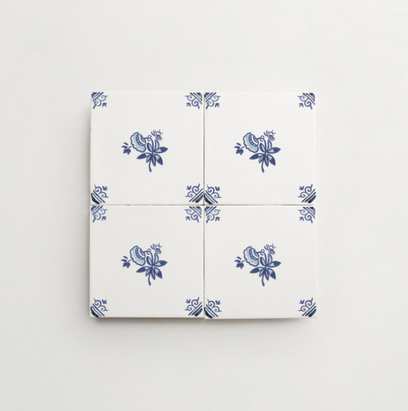 17th century: maiolica de delft | piccola fiorella with traliccia corner deco | pattern two 