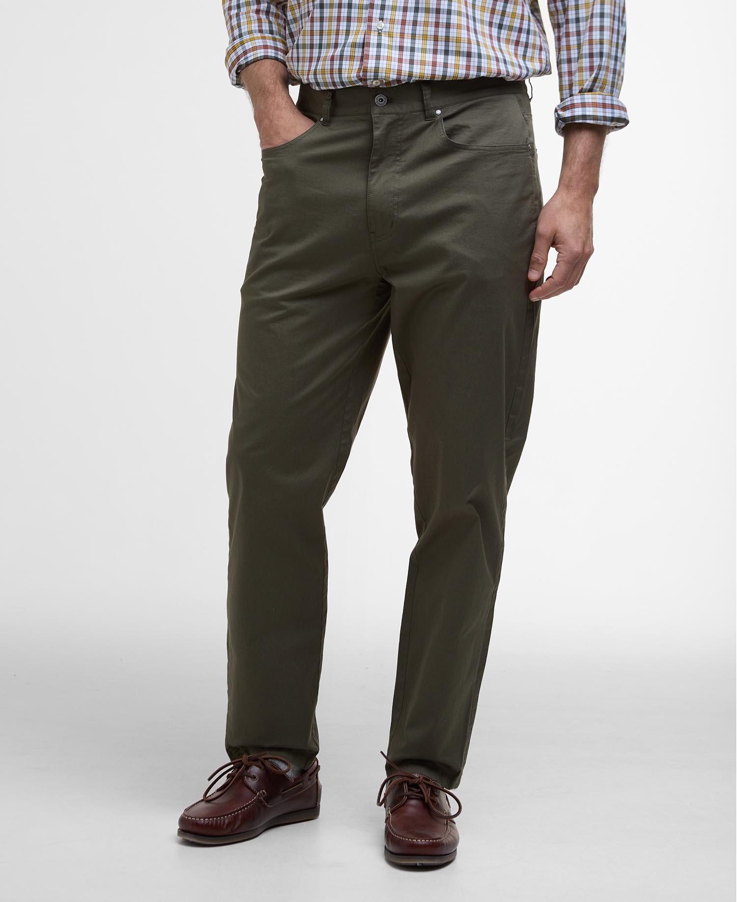 Pantaloni chino con vestibilità regular, leggeri ed elasticizzati image number 1