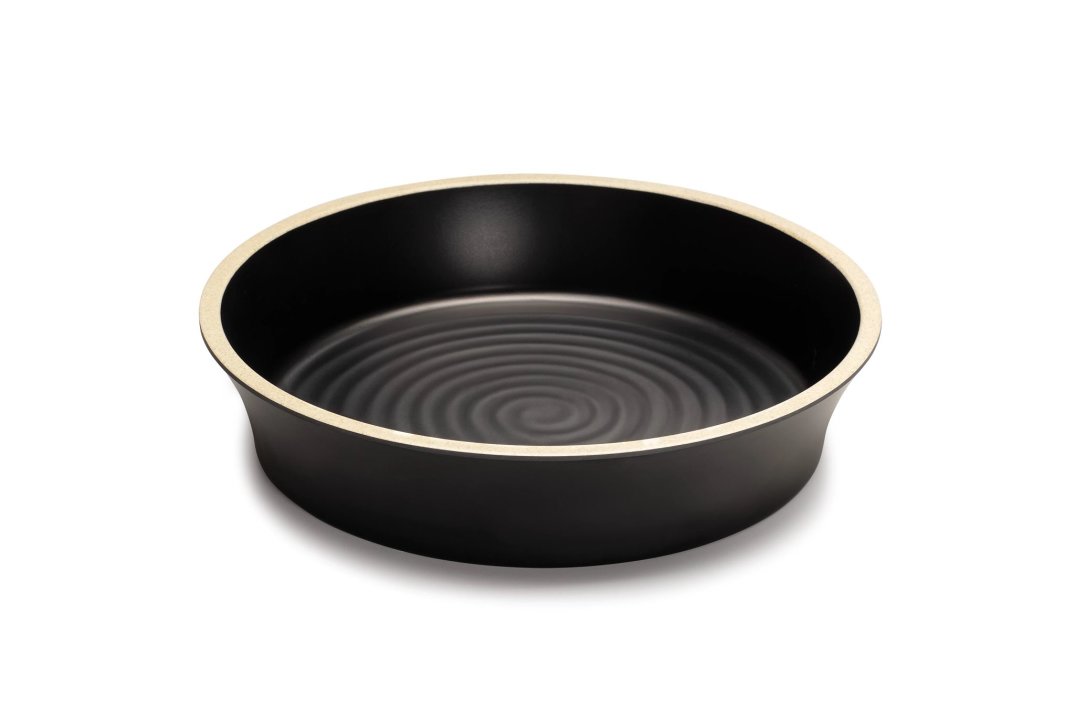 Plato de tapas Terracota 28.5 centímetros de melamina en negro con borde de color canela