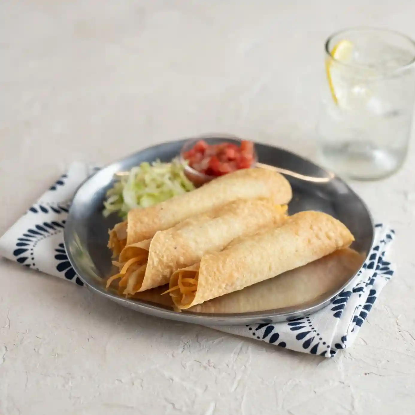 Mexican Original® 6.25" White Corn Tortillas https://images.salsify.com/image/upload/s--CVdl7KTu--/q_25/vxkchj7hmzggavf1k0cw.webp